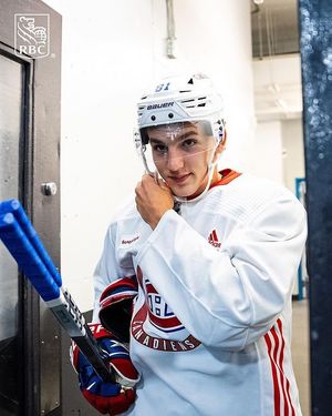 Image post by @everythingcollegehockey on Instagram