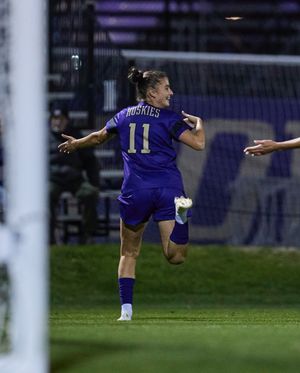 Image post by @uw_wsoccer on Instagram