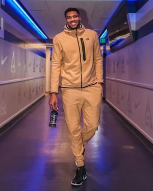 Image post by @giannis_an34 on Instagram