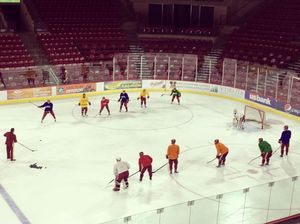 Image post by @du_hockey on Instagram