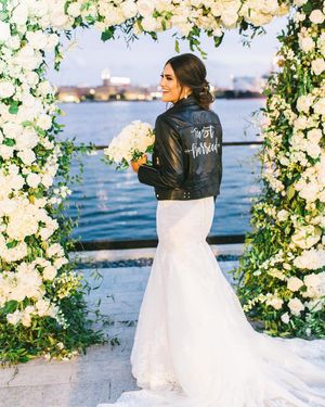Image post by @theknot on Instagram
