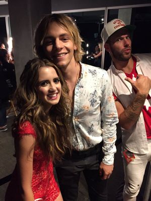 Image post by @lauramarano on Twitter