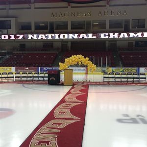 Image post by @du_hockey on Instagram