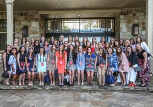 Image post by @ariannagrainey on Instagram