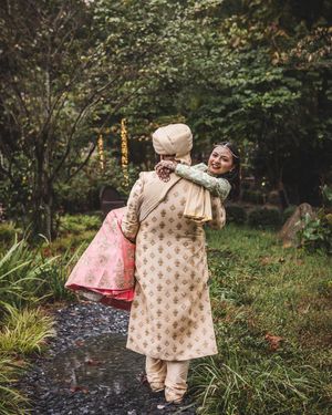 Image post by @thismodernlovephoto on Instagram