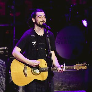 Image post by @carlymacklerphoto on Instagram