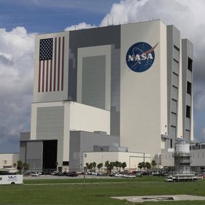 Image post by @nasaartemis on Instagram