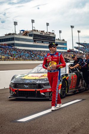 Image post by @StewartHaasRcng on Twitter