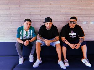 Image post by @nickyjam on Instagram