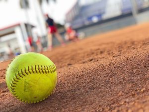 Image post by @fausoftball on Instagram
