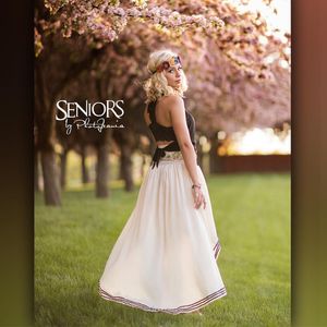 Image post by @seniorsbyphotojeania on Instagram
