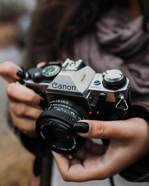 Image post by @thismodernlovephoto on Instagram