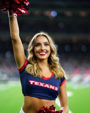 Image post by @texanscheerleaders on Instagram