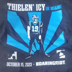 Image post by @roaringriot on Instagram