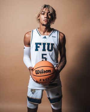 Image post by @fiuhoops on Instagram