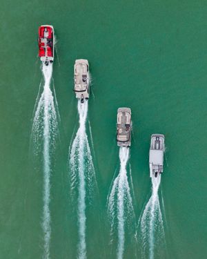 Image post by @crestpontoonboats on Instagram