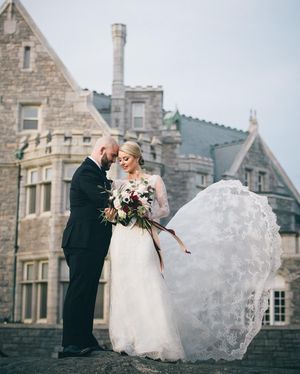 Image post by @theknot on Instagram