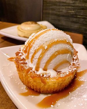 Image post by @houlihans on Instagram