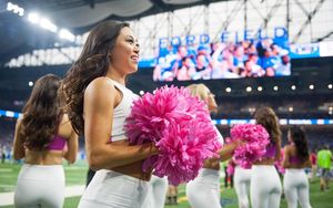 Image post by @detlionscheerleaders on Instagram