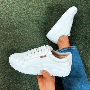 Image post by @dsw on Instagram
