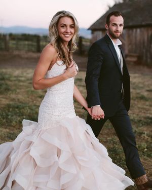 Image post by @theknot on Instagram