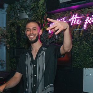 Image post by @alexwolfthedj on Instagram