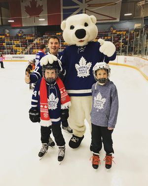 Image post by @officialcarltonthebear on Instagram