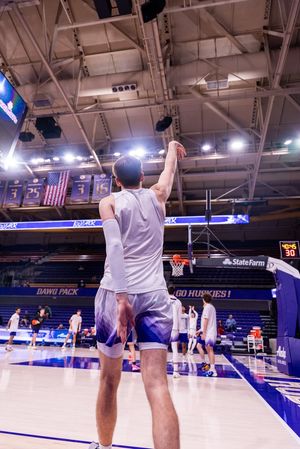 Image post by @UW_MBB on Twitter