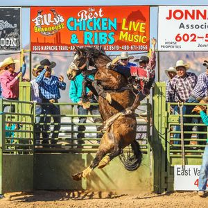 Image post by @ariannagrainey on Instagram