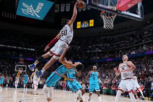 Image post by @NBATV on Twitter