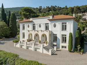 Image post by @christiesrealestate on Instagram