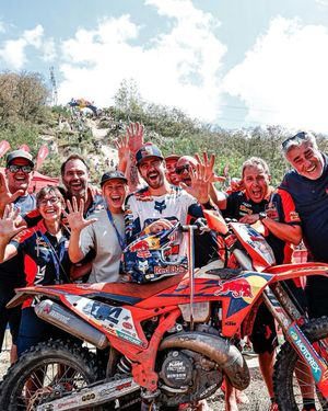 Image post by @redbullshop on Instagram