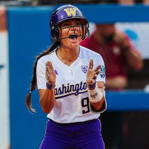 Image post by @uwsoftball on Instagram