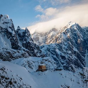 Image post by @united on Instagram
