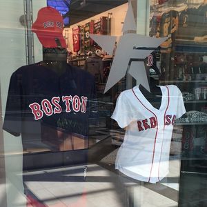 Image post by @rockinghammall on Instagram