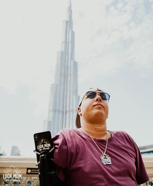 Image post by @lookmomnohands on Instagram