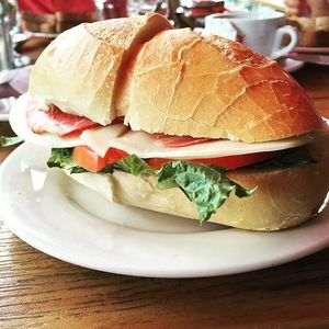 Image post by @cafedip on Instagram