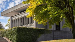 Image post by @newhousesu on Instagram
