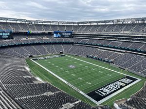Image post by @metlifestadium on Instagram