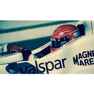 Image post by @arrowmclaren on Instagram