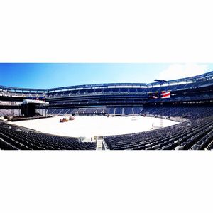 Image post by @metlifestadium on Instagram