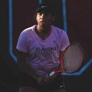 Image post by @ou_wtennis on Instagram