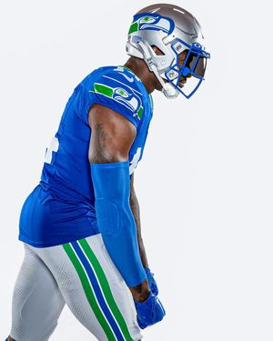 Image post by @coolestcollegefootballuniforms on Instagram