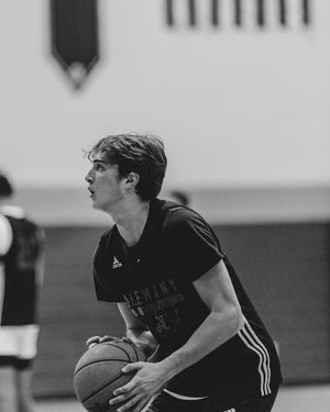 Image post by @alemanyhoops on Instagram