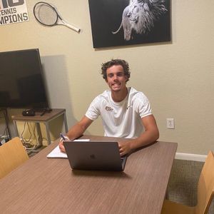 Image post by @vcumtennis on Instagram