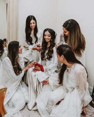 Image post by @thismodernlovephoto on Instagram