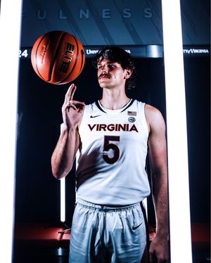 Image post by @uvamenshoops on Instagram