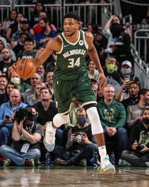 Image post by @giannis_an34 on Instagram