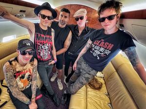 Image post by @sum41 on Instagram