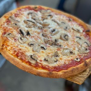 Image post by @vitospizzawenonah on Instagram